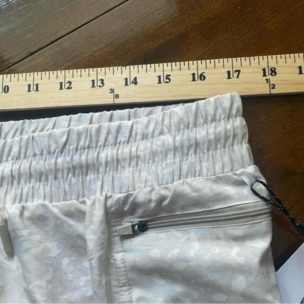 Avalanche Amsterdam Printed Shorts - Built-In Brief (For Women) Size L New - Picture 3 of 12
